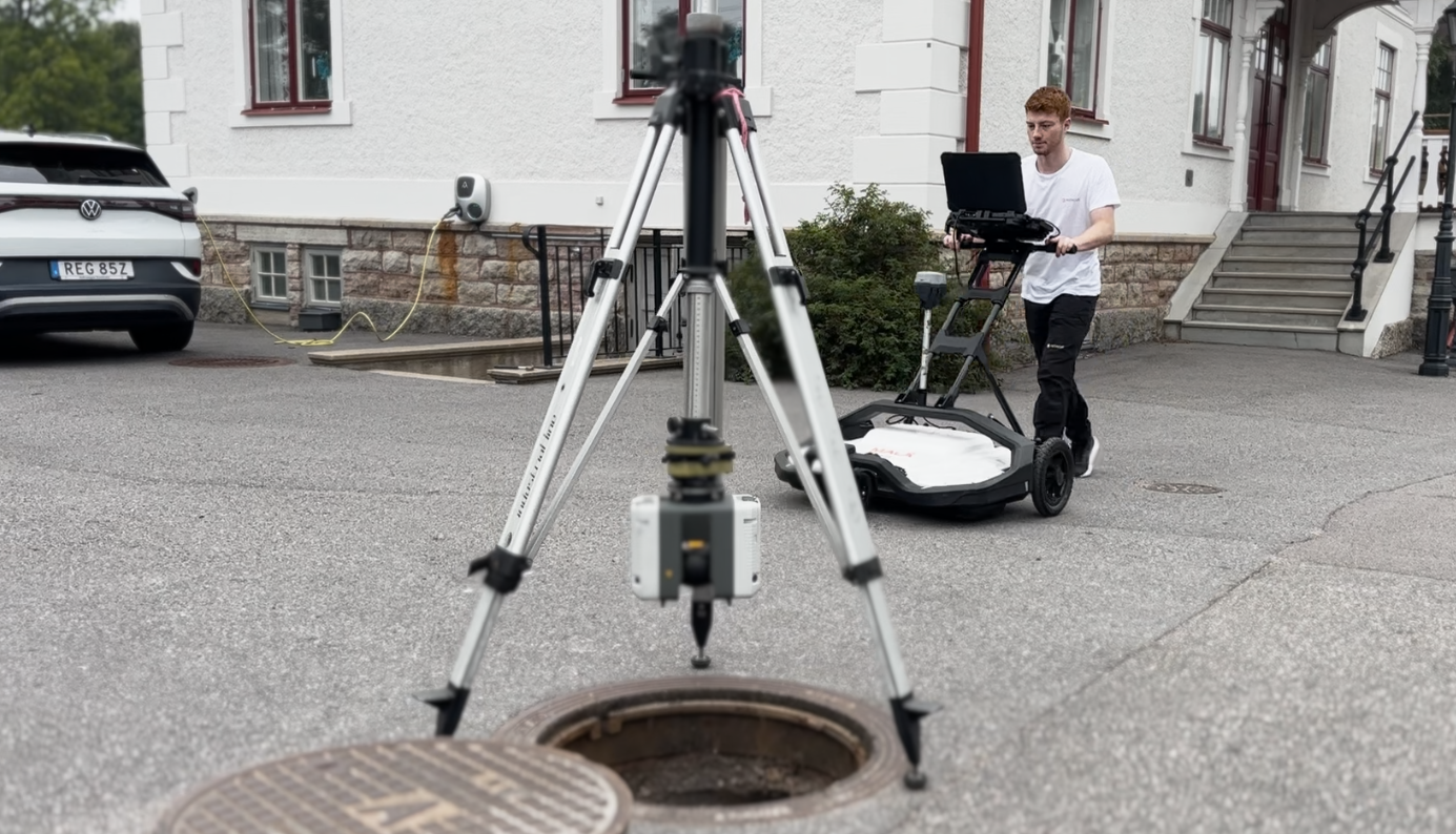 bilen visar en laserscanner som scannar ner i brunnen.
